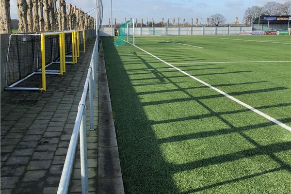 Aanleg kunstgras voetbalveld - Sportinfrabouw NV